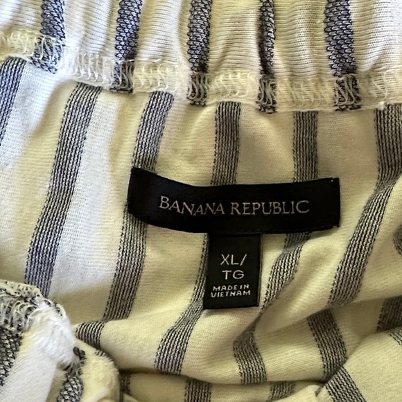 Banana Republic - Cream & Navy Striped Off-Shoulder Ruffle Top - XL - Picture 7 of 9